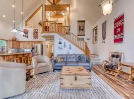 Mountain-view house near skiing with a great kitchen & private hot tub