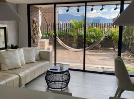 Luxury Jacuzzi in Poblado, Hotel in El Poblado