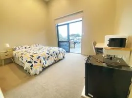 Warm & Sunny room in New Plymouth