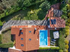 Pinha da Praia - Beach, Pool, Surf Getaway Work and Play, hotel din Colares