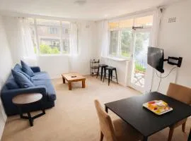 Sydney Harbour Side Waterfront Apartment