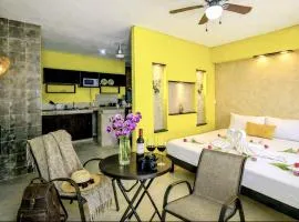 2 Spacious Suites King Beds Sleep 8 500m Kid Friendly Beach Kitchen AC Fast WiFi 6B7B