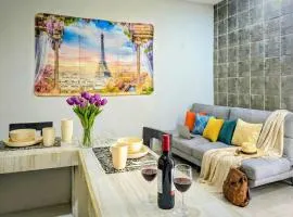 2 Spacious Suites King Beds Sleep 8 500m Kid Friendly Beach Kitchen AC Fast WiFi 3B4B