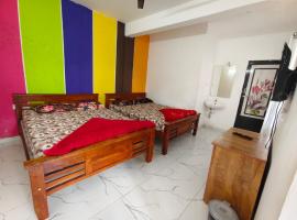 ROYAL GRAND Homestay & Resort, מלון בואלפראי