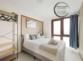Quaint Double Room - Private Spot at Milperra - Shared Bathroom