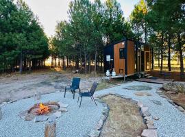 Novena Pines by Tiny Away, hotell sihtkohas Thulimbah