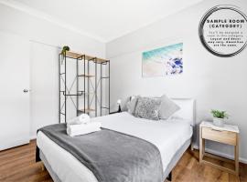 Cozy Queen Room in Narwee - Next to Stations & Shops - Shared Bathroom, Hotel in Riverwood