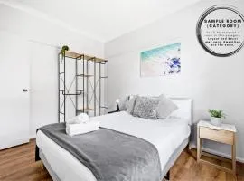 Cozy Queen Room in Narwee - Next to Stations & Shops - Shared Bathroom