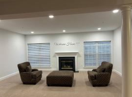 A Warm Welcome to this spacious 8 bedrooms, 4 and a half baths Villa, hotel en Brandywine