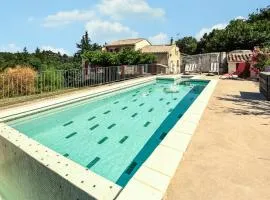 Amazing Home In Taulignan