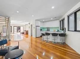 Convenience & Luxury Apartment