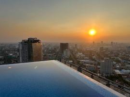 Modern Condo in Phnom Penh with City View By DN, hotel sa Phnom Penh