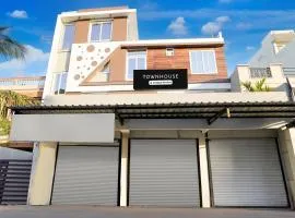 Super Townhouse Rajendra Nagar Main Road