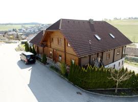 Das Holzhaus, hotel di Haidershofen