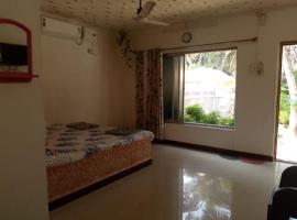 Holiday Home Beach Resort And Aquatic Sports In Tarkarli, khách sạn ở Malvan