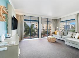 Spacious Darwin Esplanade Retreat with Pool & Spa, hotel en Darwin