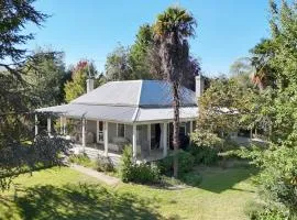 Marianna's Lakeside Cottage