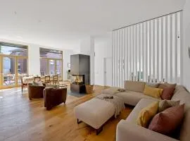 Historische Ferienwohnung mit 4 Schlafzimmern, Kamin, Sauna, Balkon-Terasse, Altstadt und See 5 Min zu Fuß, Moderne Küche, Parkplatz, WLAN