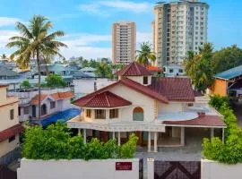 ELIVAAS Valiyaveetil Mansion 5-BHK Mansion With Private Pool, Home Theatre, Garden & Lift Near New Marine Drive