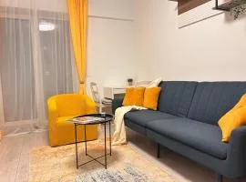 Yellow Dawn Modern Flat in Quiet Area with Garage Parking and Self Check-In