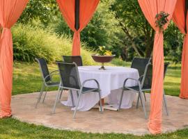 Dušanovac Panorama House - veliko dvoriste, 2 rostilja, pogled na Rasku: Raška şehrinde bir otel