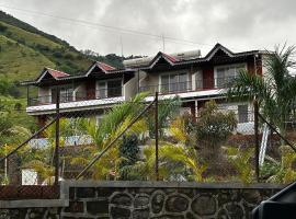 Divine stay inn resort، فندق في Wai