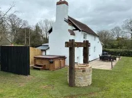 Peaceful 3-Bed Cottage in Lower Pendock