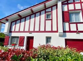 Villa récente 10mn de Bayonne, hotel en Briscous