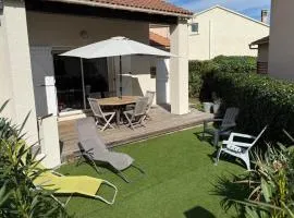 Mini villa bord de mer, piscine, tennis, 3 chambres