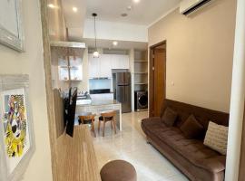 TAMAN ANGGREK MaLL CONNECTED 2 BEDROOM FLAT SUPER COMFORTABLE NEW FURNITURE LUXURIOUS BUILDING TAMAN ANGGREK RESIDENCE APARTMENT, hotell sihtkohas Jakarta
