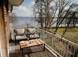 Plöner See bei Plön mit Panoramablick、ダースアウのホテル