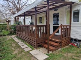 Mobil-home avec grande terrasse, hotel i Ivry-la-Bataille