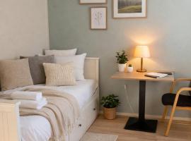 Quiet Private Rooms Easy Metro & Airport Access, hotel i Vantaa