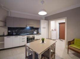 Appartamento Le Rondini C, hotel em Intra