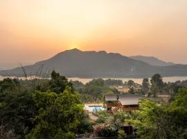 SaffronStays Love Nest, hotel i Waki