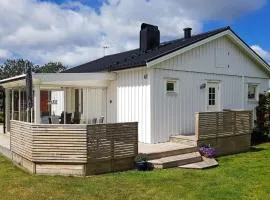 8 person holiday home in TRÄSLÖVSLÄGE