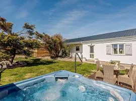 2 Bed in Holyhead oc-81515