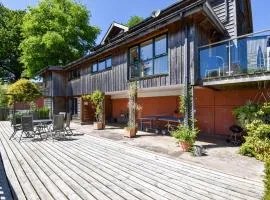 4 Bed in Newtown oc-48641