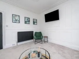 Blue Toon Base Modern 3-BR Apartment