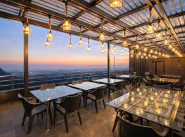 Hotel Park Royale Near Jaypee Manor