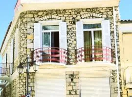 Traditional Stone House 100sqm - 8min Drive to Sandy Beach