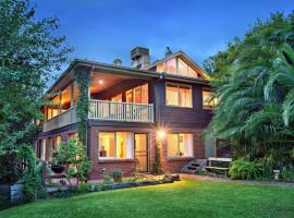 Wildwood Lodge, hotel near Puffing Billy Railway, Belgrave