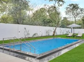 Alaya Stays Ratikara Ullaas 2-BHK with Private Pool, Lounge Space, Pool table & Lawn