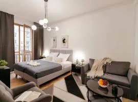 Heart of City Center Apartment with Parking