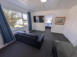 Bayley 4 - Walk to city and mountain views