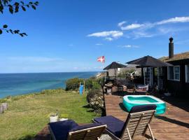 First Row Beach House with Stunning Sea Views: Vejby şehrinde bir otel