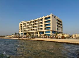 Waves Hotel, отель в городе Умлудж