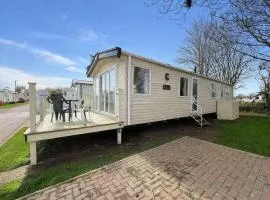 Lovely 8 Berth Caravan For Hire On Skipsea Sands Park In Yorkshire Ref 41197Wf