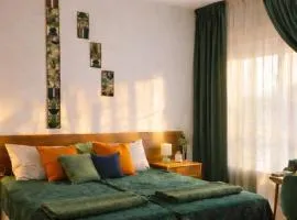Sun-Kissed Emerald Studio Panorama View Ski & Bike