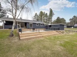 Awesome Home In Ebeltoft With Wifi